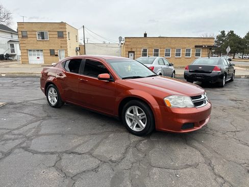 Used 2012 Dodge Avenger SXT image 4