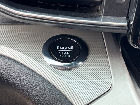 Used 2022 Ford Explorer XLT w/ Equipment Group 202A image 29