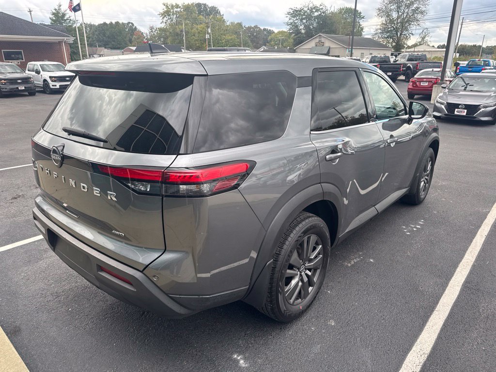 Used 2024 Nissan Pathfinder S AWD/4WD image 3