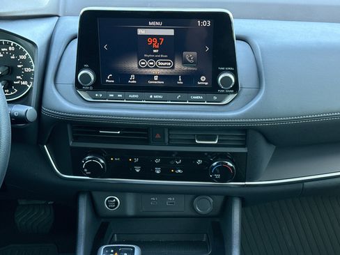 Used 2023 Nissan Rogue S image 28