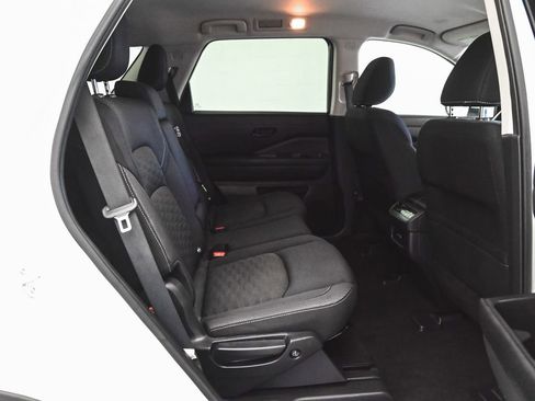 Used 2023 Nissan Pathfinder SV AWD/4WD image 32