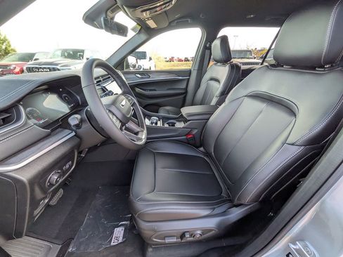 New 2025 Jeep Grand Cherokee L Limited w/ Trailer Tow Package image 16