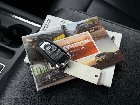 Used 2024 Ford Expedition Max XLT image 5