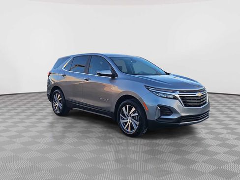 Used 2024 Chevrolet Equinox LT image 2