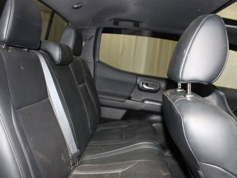 Used 2020 Toyota Tacoma TRD Off-Road w/ TRD Premium Off Road Package image 19