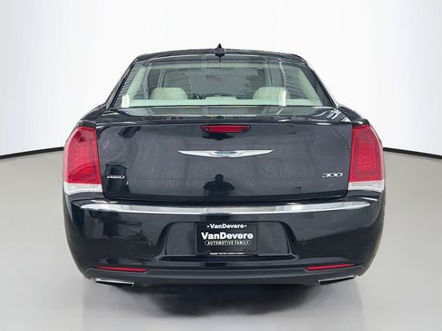 Used 2016 Chrysler 300 Limited AWD/4WD image 9