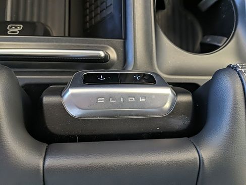 Used 2025 Ford Expedition Platinum image 25