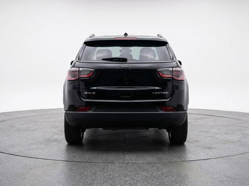 Used 2025 Jeep Compass Latitude AWD/4WD image 7