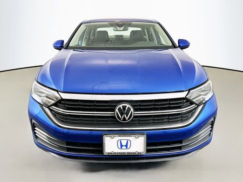 Used 2023 Volkswagen Jetta SE FWD image 2