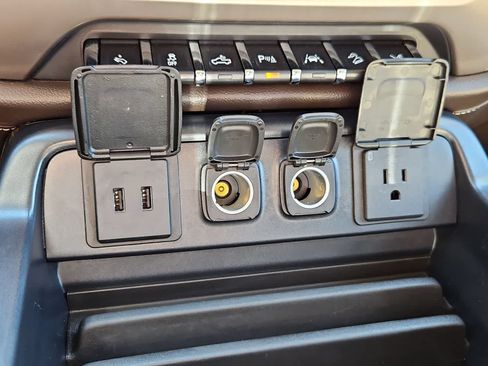 Used 2016 GMC Sierra 1500 Denali w/ Enhanced Driver Alert Package AWD/4WD image 32