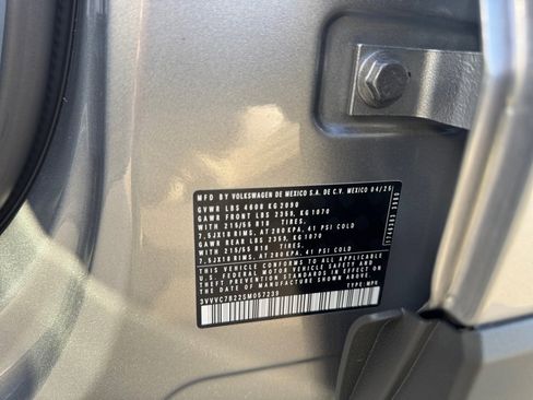 Used 2025 Volkswagen Taos SE w/ Panoramic Sunroof Package image 39