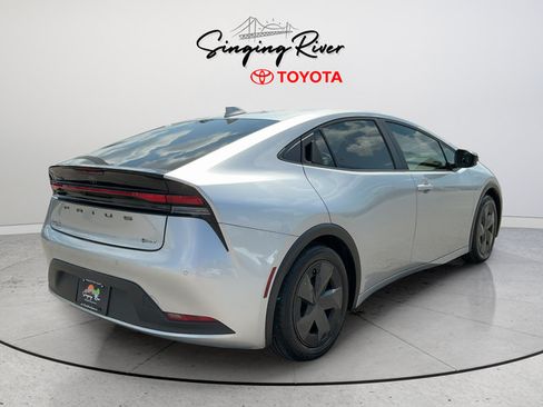 Used 2024 Toyota Prius FWD image 7