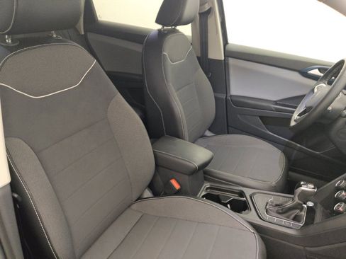 Used 2023 Volkswagen Taos SE w/ Panoramic Sunroof Package FWD image 21