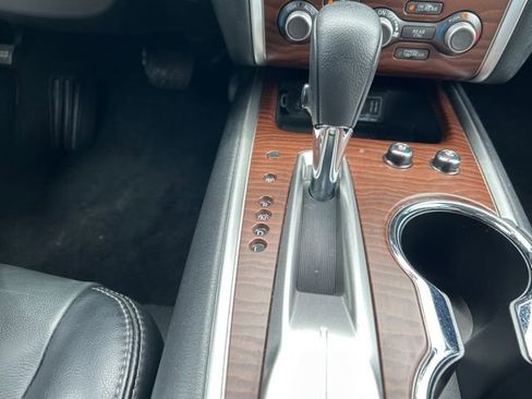 Used 2020 Nissan Pathfinder Platinum FWD image 34