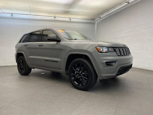 Used 2020 Jeep Grand Cherokee Altitude RWD image 5