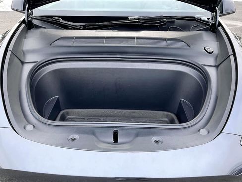 Used 2024 Tesla Model Y Long Range image 34