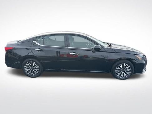 Used 2024 Nissan Altima 2.5 SV image 7