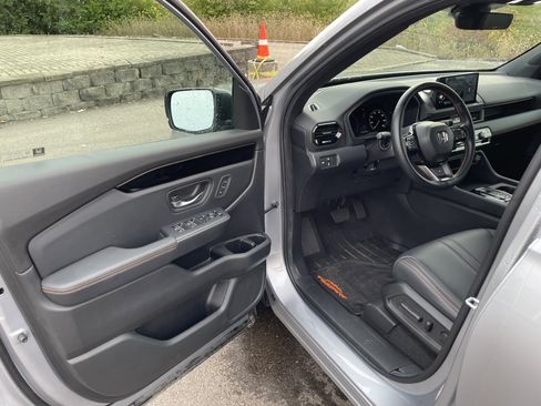 Certified 2025 Honda Pilot TrailSport image 28