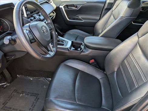 Used 2020 Toyota RAV4 XLE Premium image 17