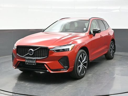 Used 2024 Volvo XC60 B5 Plus AWD/4WD image 2