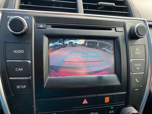 Used 2015 Toyota Camry SE w/ Moonroof Package FWD image 20