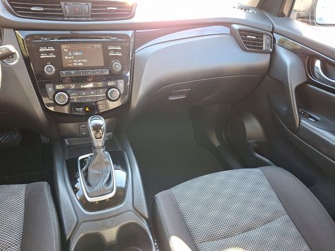 Used 2017 Nissan Rogue Sport SV image 16