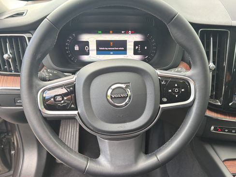Used 2024 Volvo XC60 B5 Plus AWD/4WD image 23