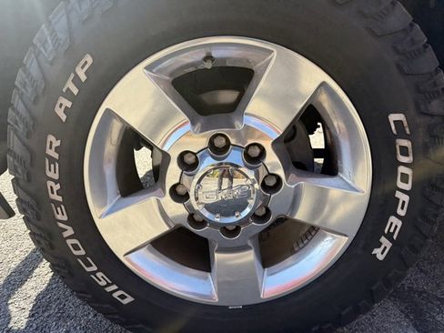 Used 2018 GMC Sierra 2500 SLT w/ Suspension Package, Off-Road image 8