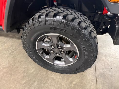Used 2020 Jeep Gladiator Rubicon AWD/4WD image 3