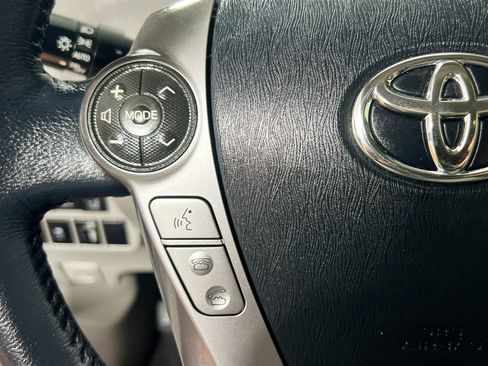 Used 2015 Toyota Prius V Five image 18