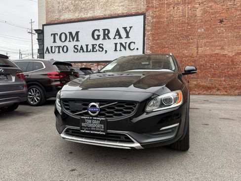 Used 2016 Volvo V60 T5 Cross Country Platinum image 1