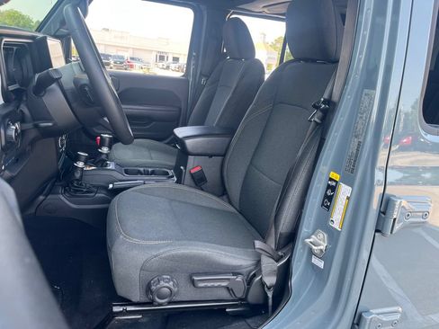 Used 2024 Jeep Wrangler Unlimited AWD/4WD image 11