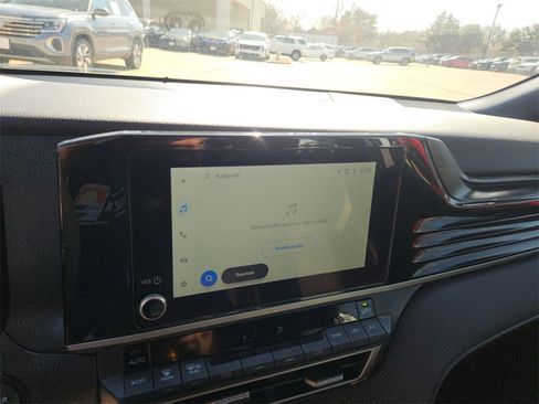 Used 2025 Toyota Camry SE image 21