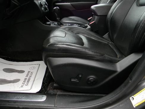 Used 2019 Jeep Cherokee Limited w/ Luxury Group AWD/4WD image 22
