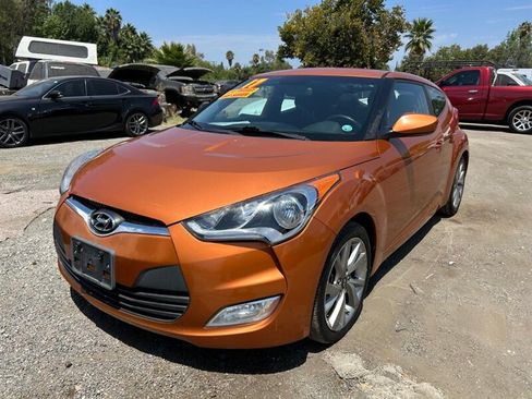 Used 2017 Hyundai Veloster FWD image 12