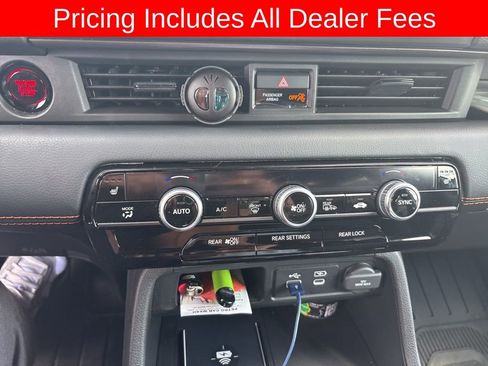 Used 2025 Honda Pilot TrailSport image 8