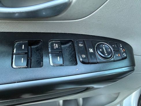 Used 2016 Kia Sedona LX w/ LX Convenience Package image 10