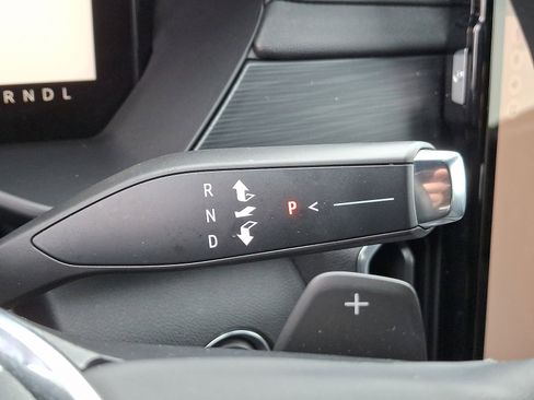 Used 2025 GMC Acadia Elevation image 15