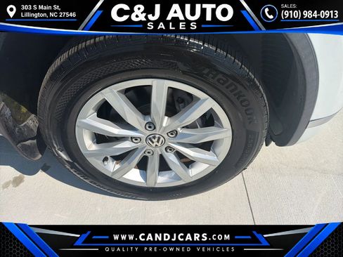 Used 2015 Volkswagen Touareg Sport AWD/4WD image 26