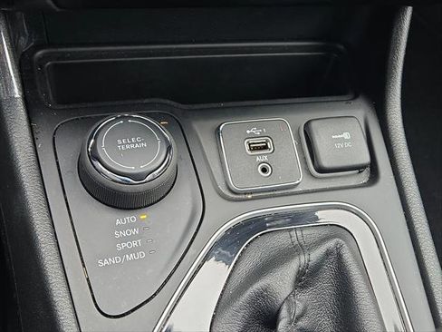 Certified 2023 Jeep Cherokee Altitude Lux w/ Lux Elite Package AWD/4WD image 29