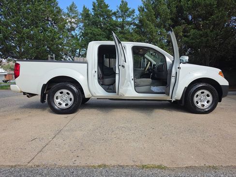 Used 2017 Nissan Frontier S w/ S Work Truck Package (4X4) image 3