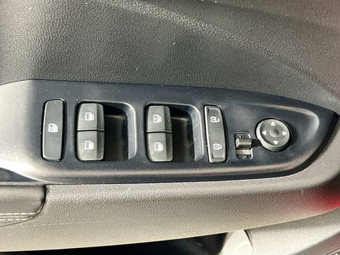 Used 2022 Hyundai Venue Limited FWD image 15