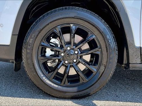 Used 2023 Jeep Cherokee Altitude Lux image 31