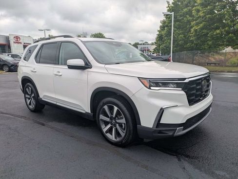 Used 2024 Honda Pilot Touring image 2
