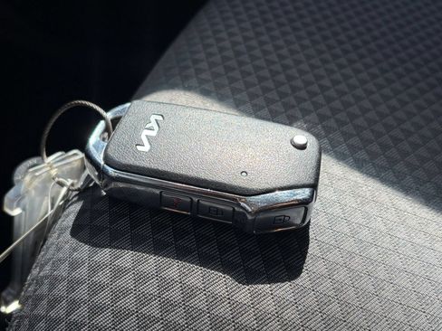 Used 2025 Kia Soul LX w/ LX Technology Package FWD image 21