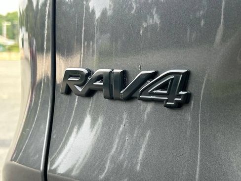 Used 2021 Toyota RAV4 XLE AWD/4WD image 14