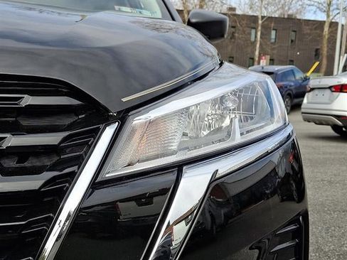 Used 2024 Nissan Kicks S image 9