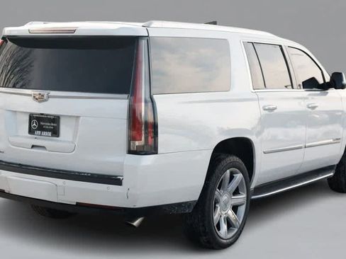 Used 2016 Cadillac Escalade ESV Luxury image 5
