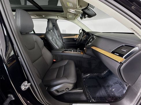 Certified 2025 Volvo XC90 B6 Plus w/ Protection Package Premier image 30