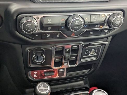 Used 2022 Jeep Gladiator Mojave w/ Trailer Tow Package AWD/4WD image 18